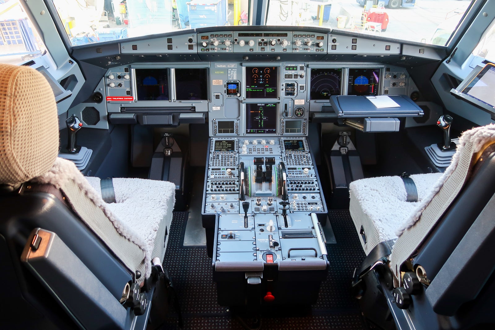 AA A321neo cockpit