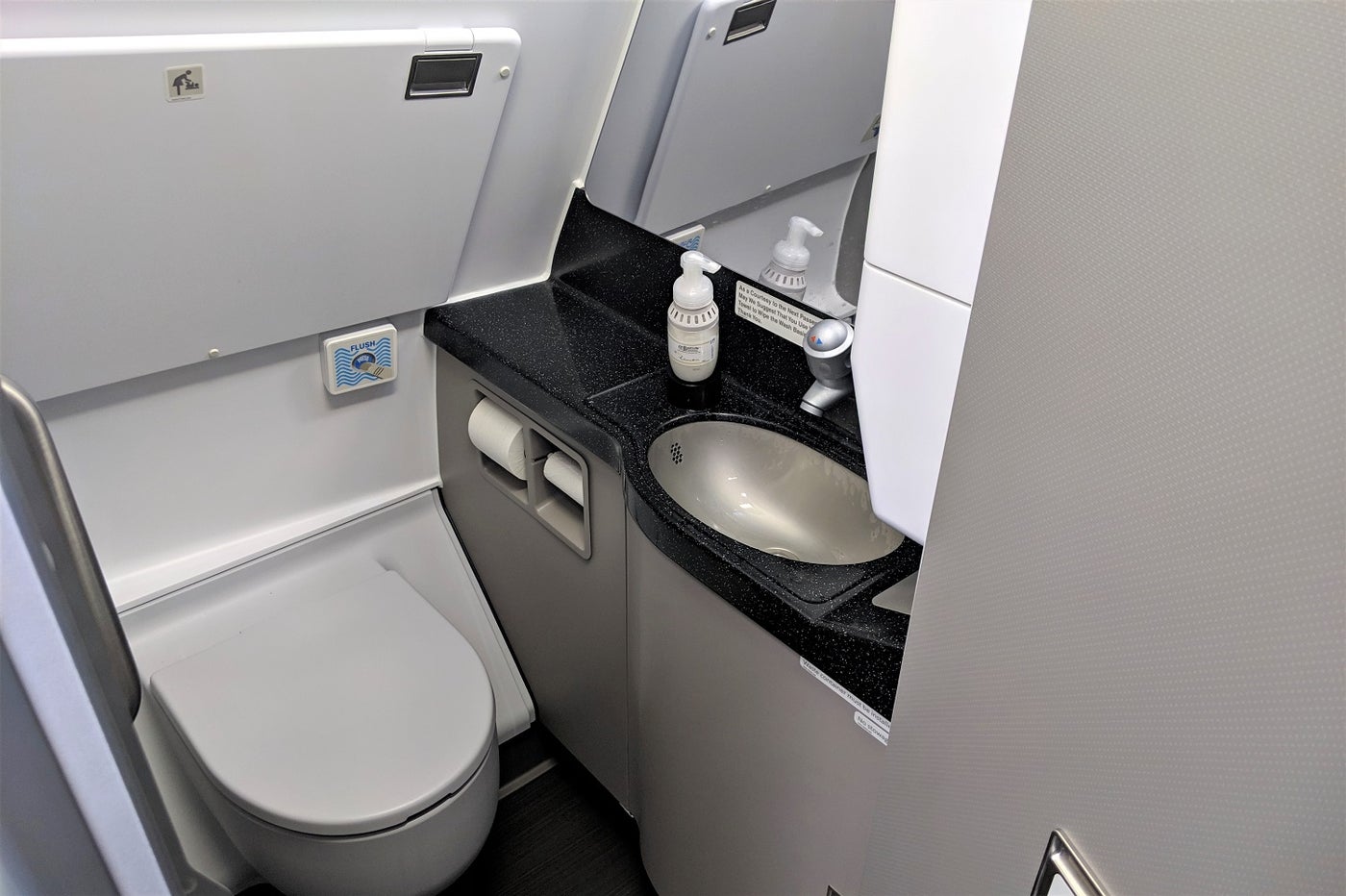 Review American Airlines A321neo First Class OrlandoPhoenix