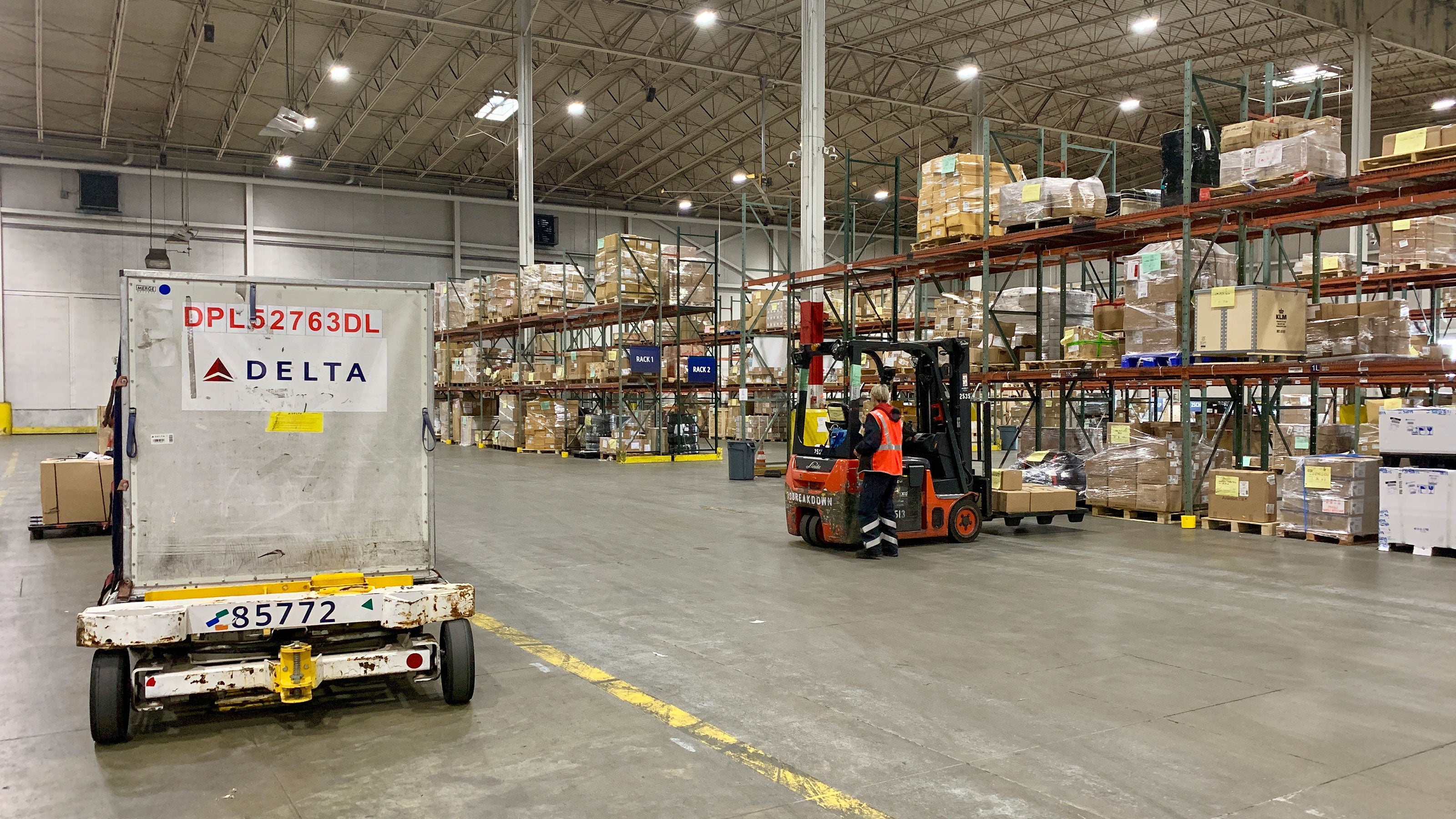 delta-cargo-atlanta-atl-shipment-shipping-warehouse