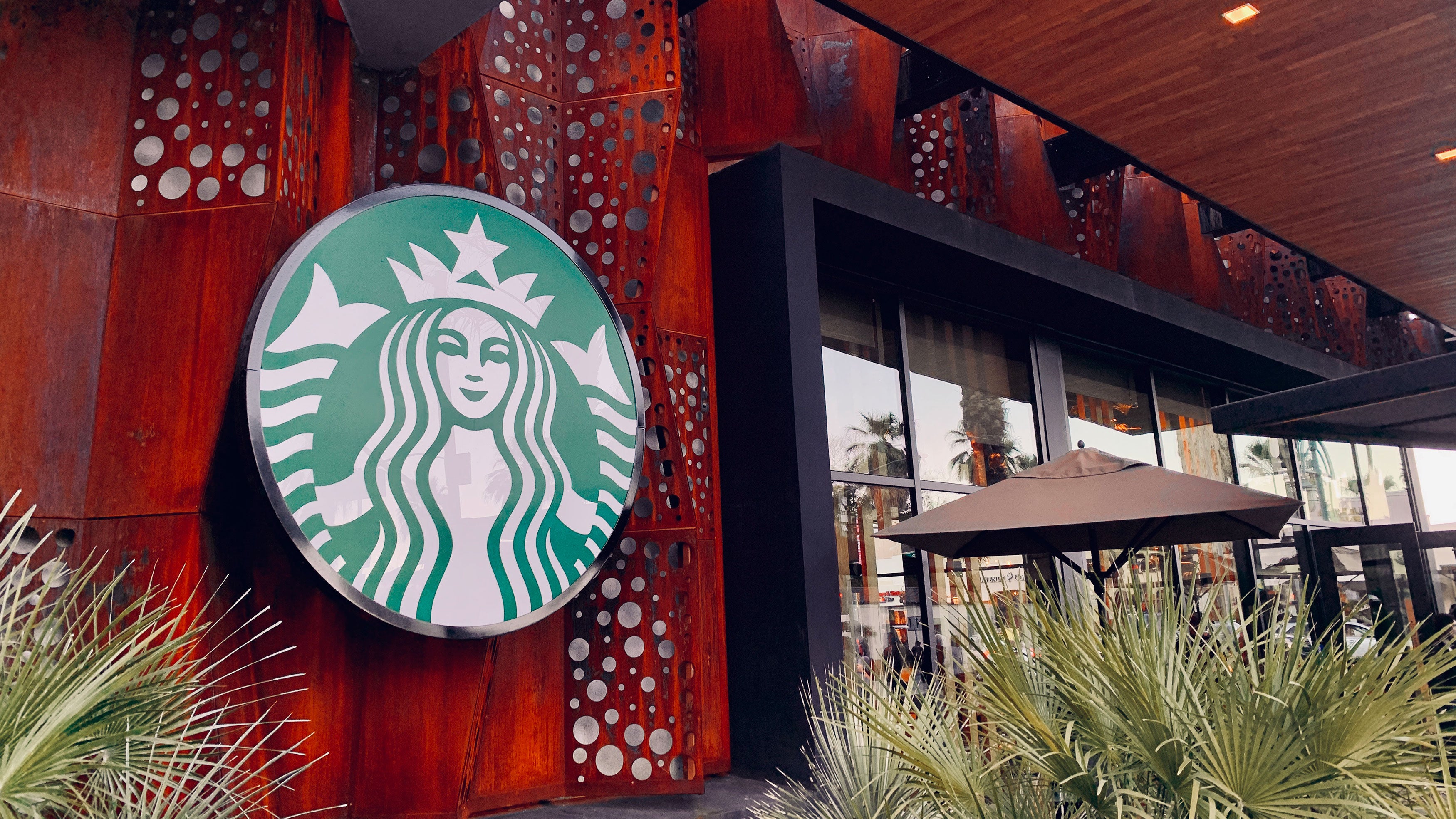 starbucks-coffee-cafe-store-palm-springs-california