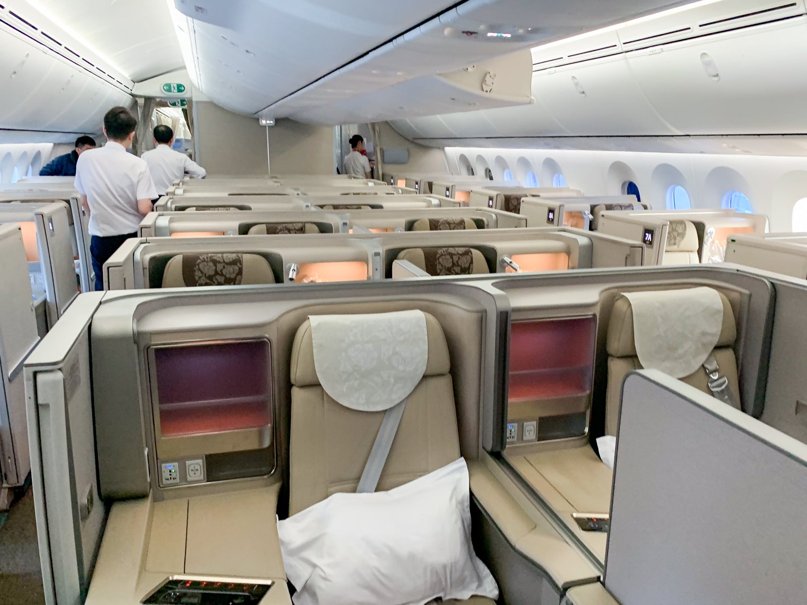 Review: China Eastern 787 Dreamliner Business Class - The Points Guy