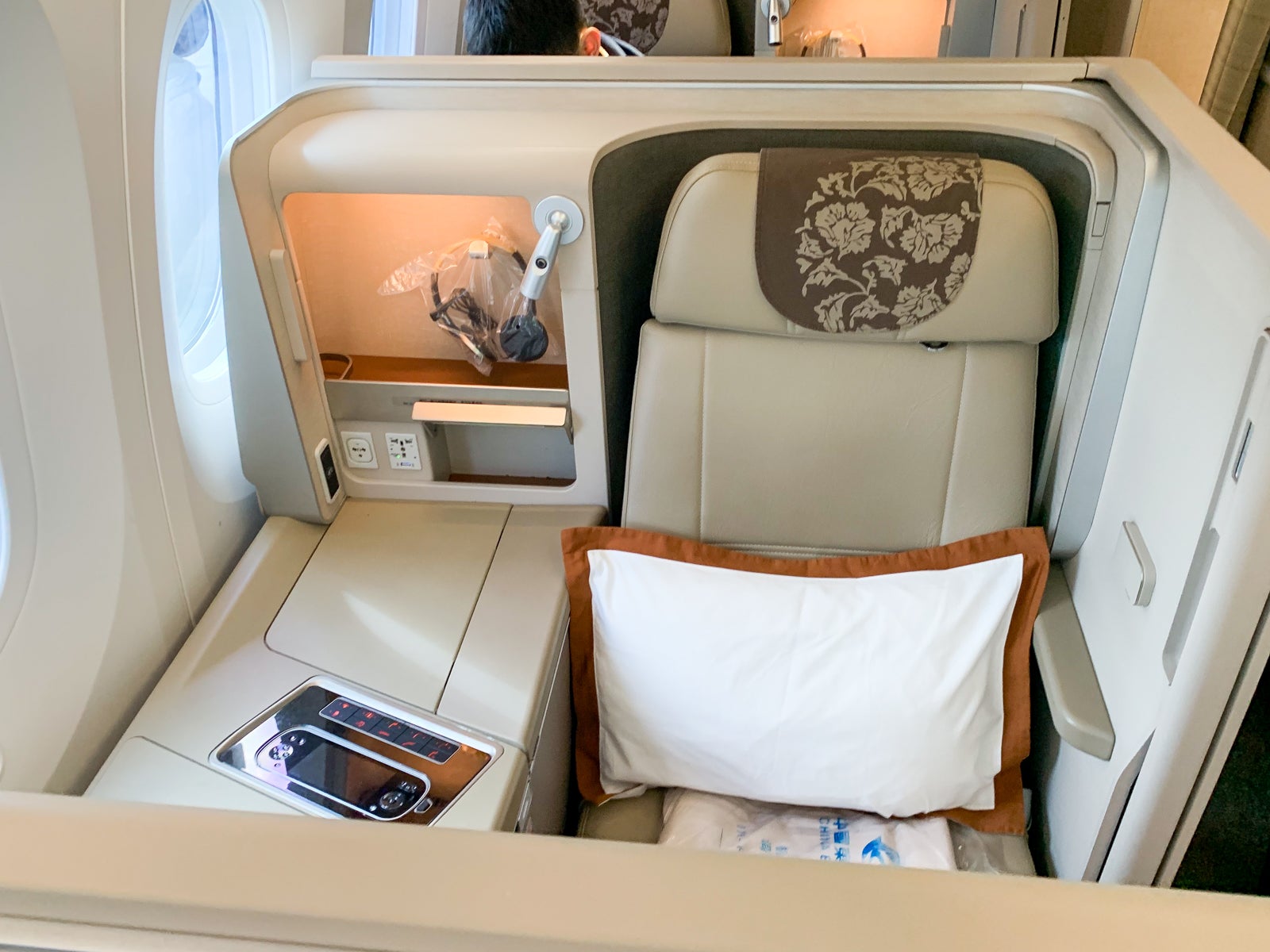 Review: China Eastern 787 Dreamliner Business Class - The Points Guy