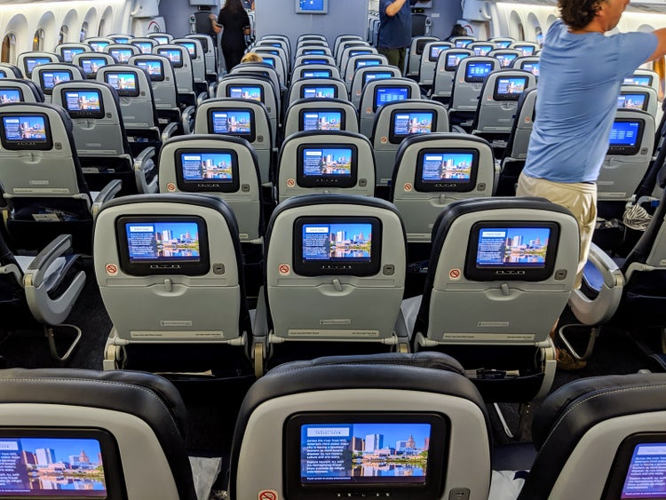 Review: United 787-8 Economy From Tahiti To San Francisco - The Points Guy