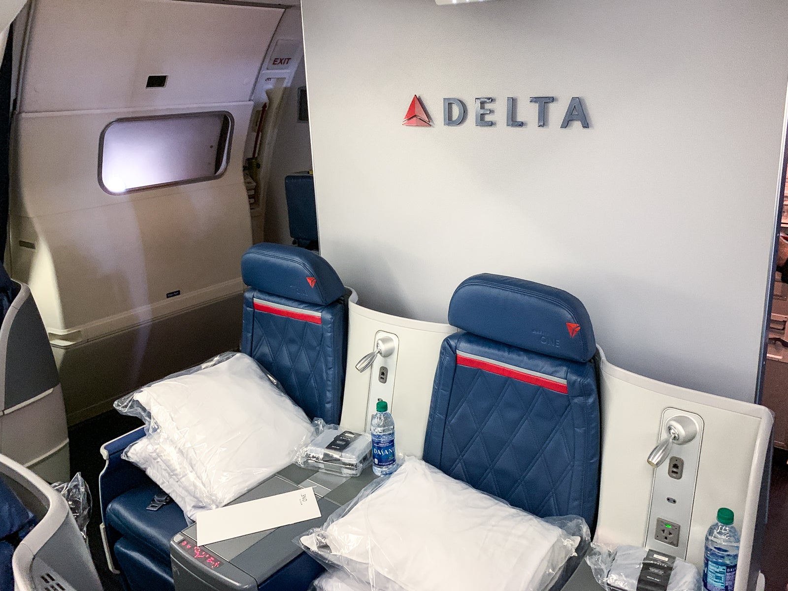 Delta One 767-400ER_Business_MSP-HNL