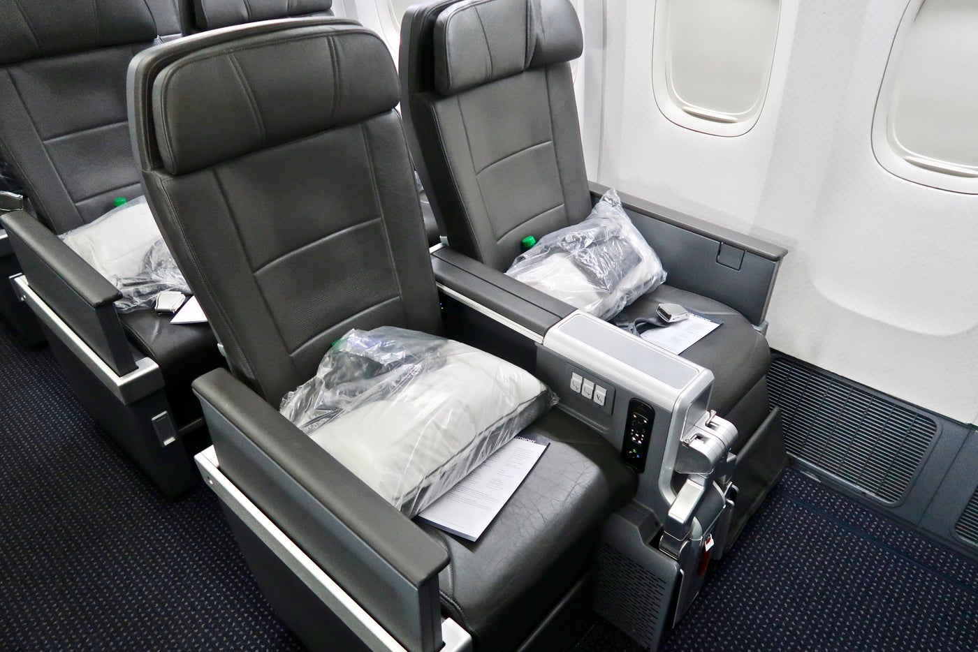 Review: American Airlines 777-200er Premium Economy Jfk-lhr