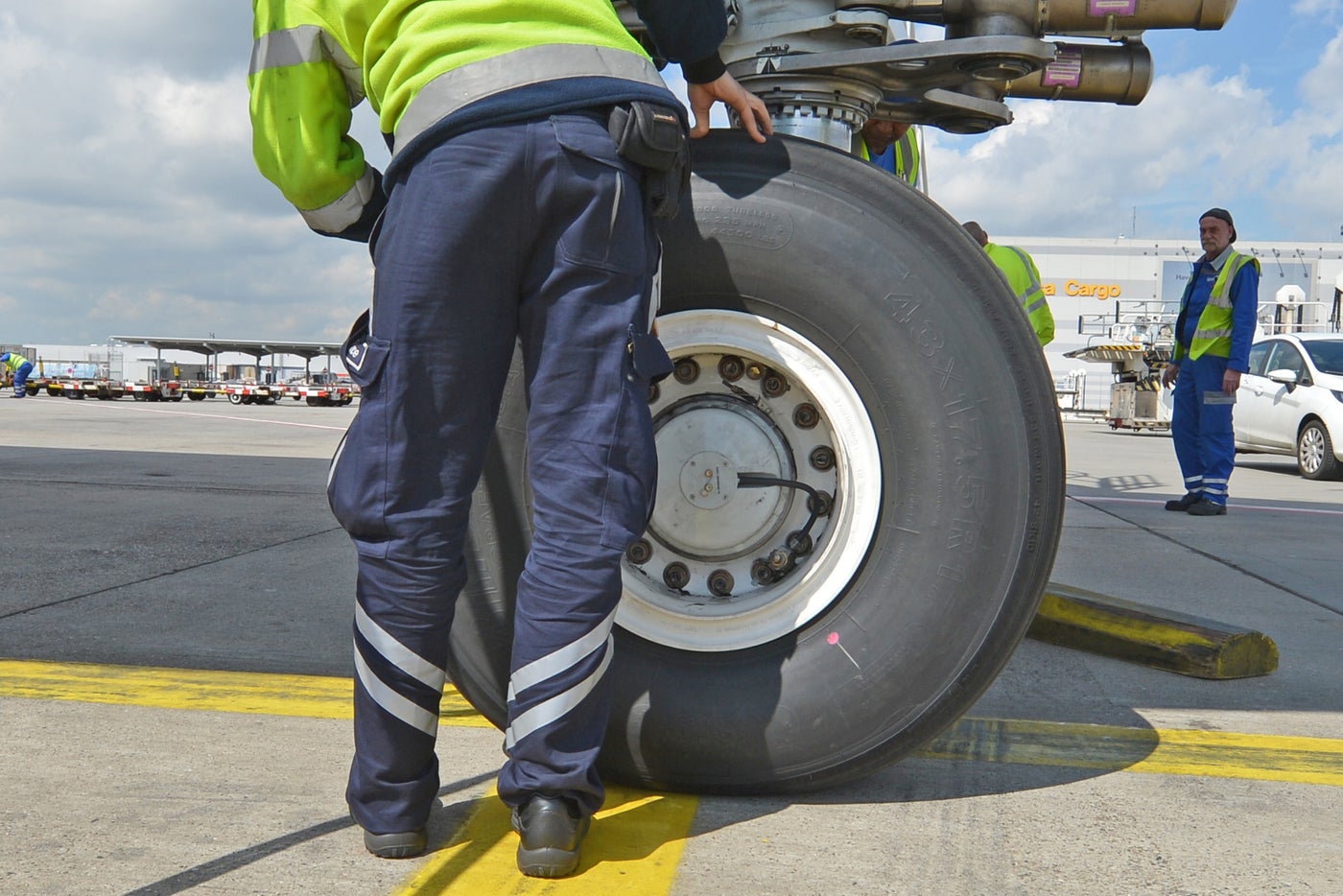 Understanding The Size Of Airplane Tires: How Big Are Airplane Tires?