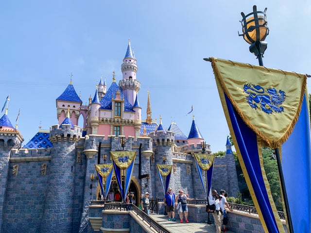 What a Disneyland Vacation Costs on 3 Budgets - The Points Guy