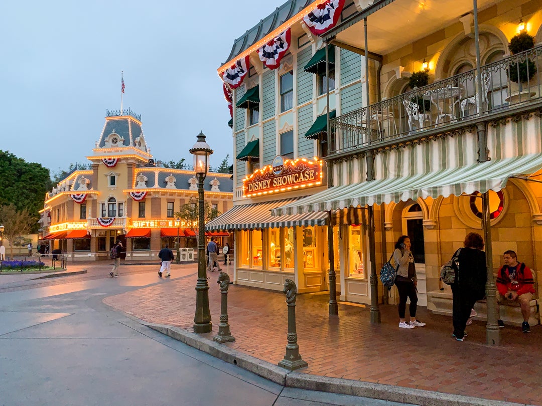 Disneyland vs. Disney World: Which is the better park for your visit ...