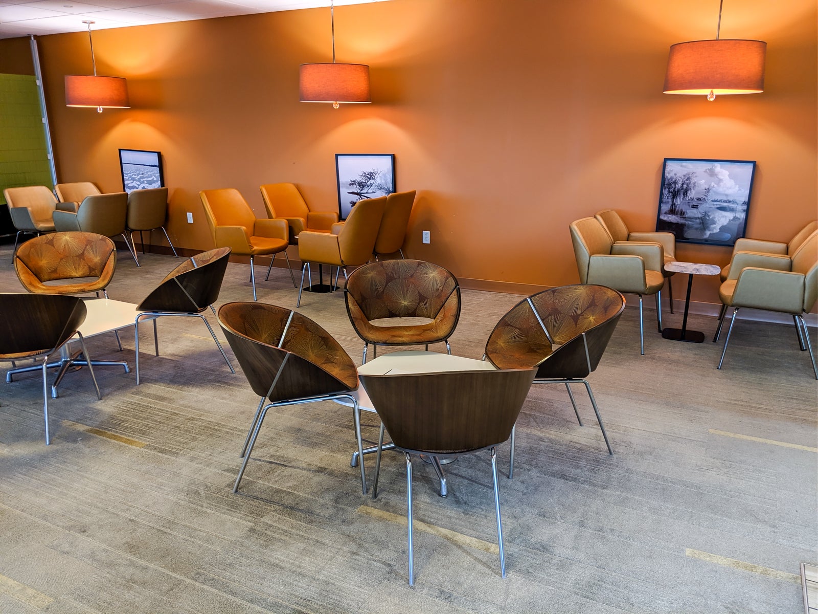 Lounge Review: The Escape Lounge at MSP Terminal 1 - The Points Guy