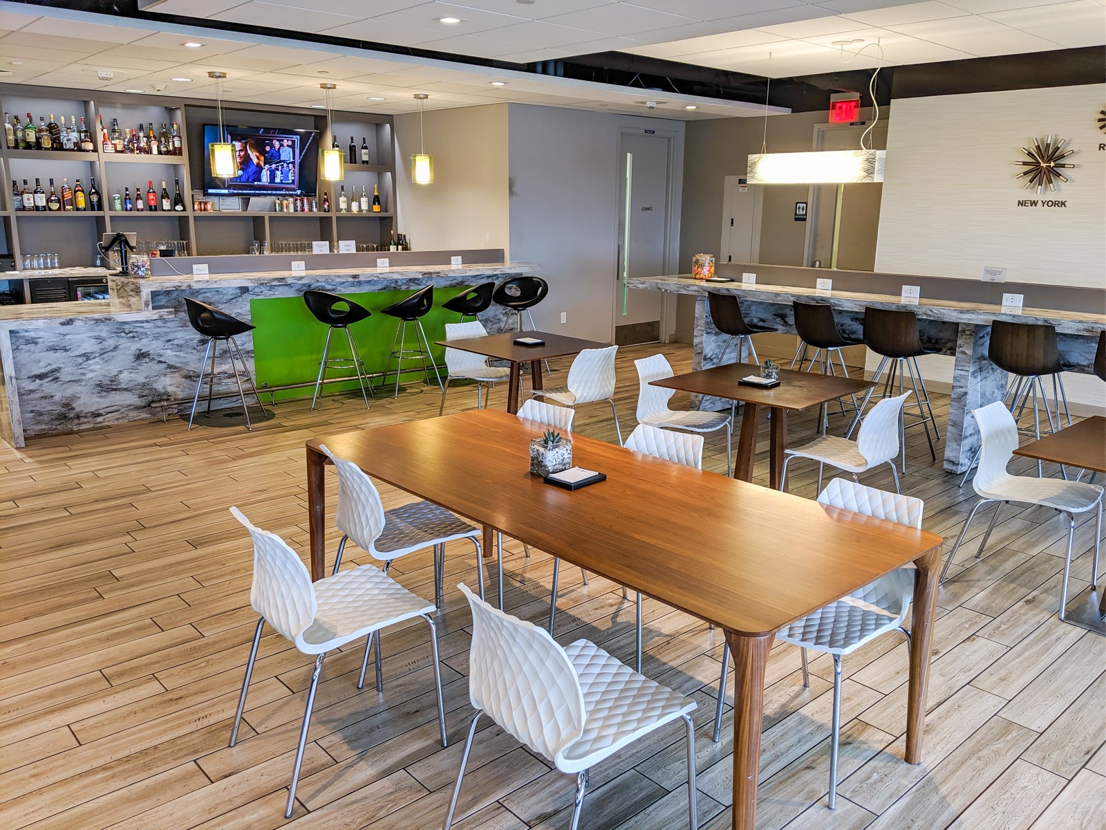 Guide To Lounge Access With The Amex Platinum And Business Platinum   20190619 MSP Escape Lounge KGenter 5 