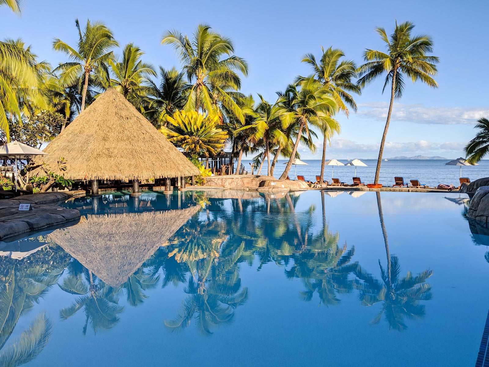Hilton Doubletree Fiji pool