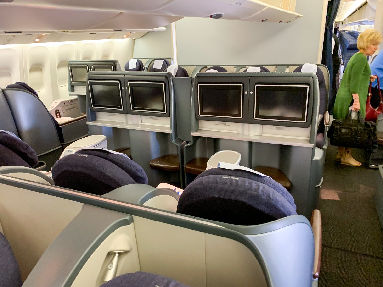 Review United Dorm Style Business Class On The 777 The Points Guy 3876