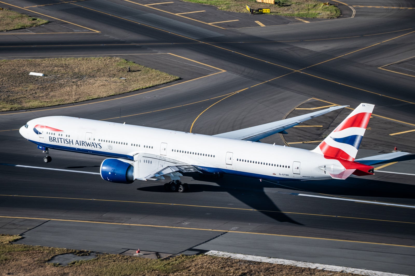 British-Airways-777-300ER-at-Sydney-Airport-SYD