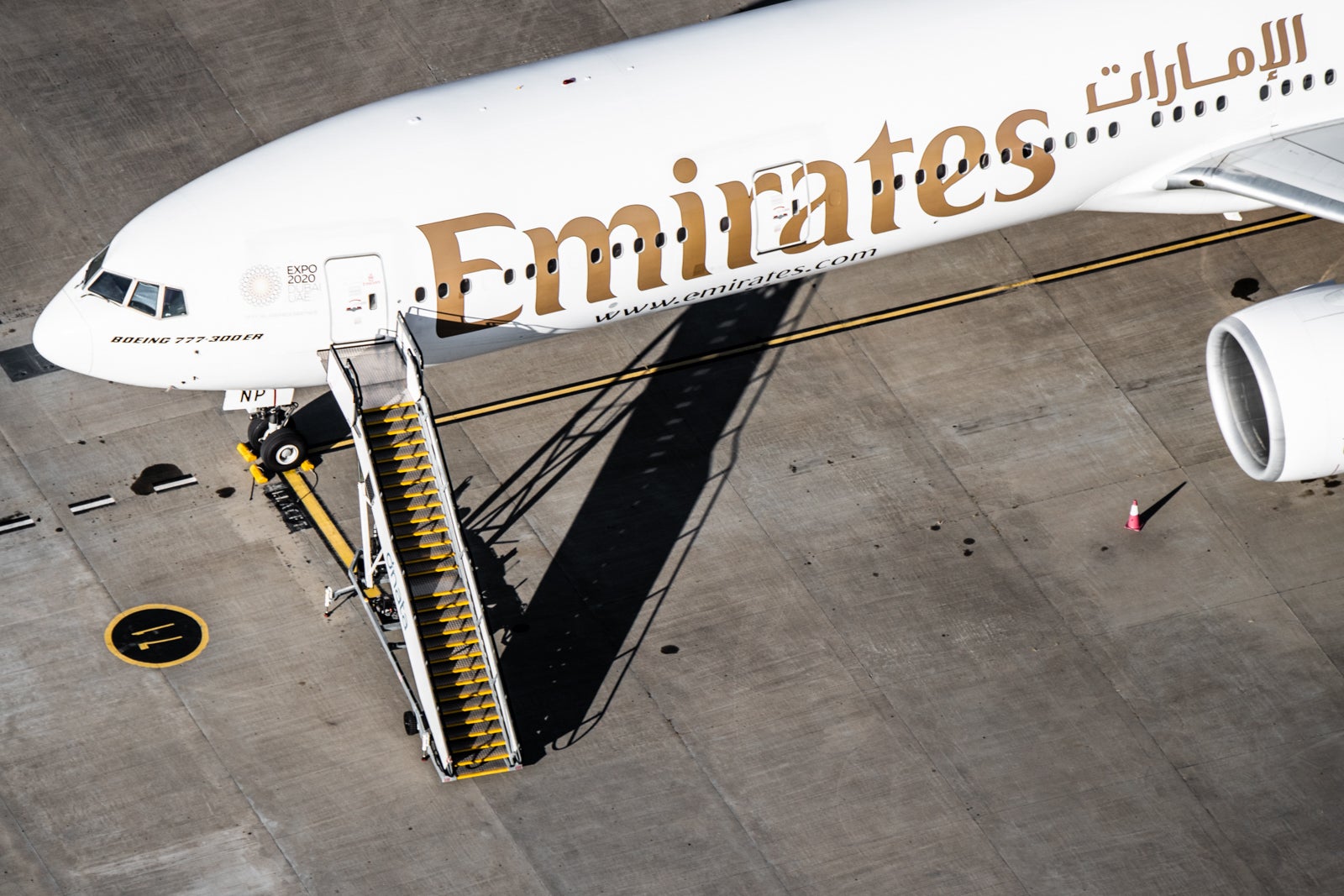 Emirates-777-300ER-1