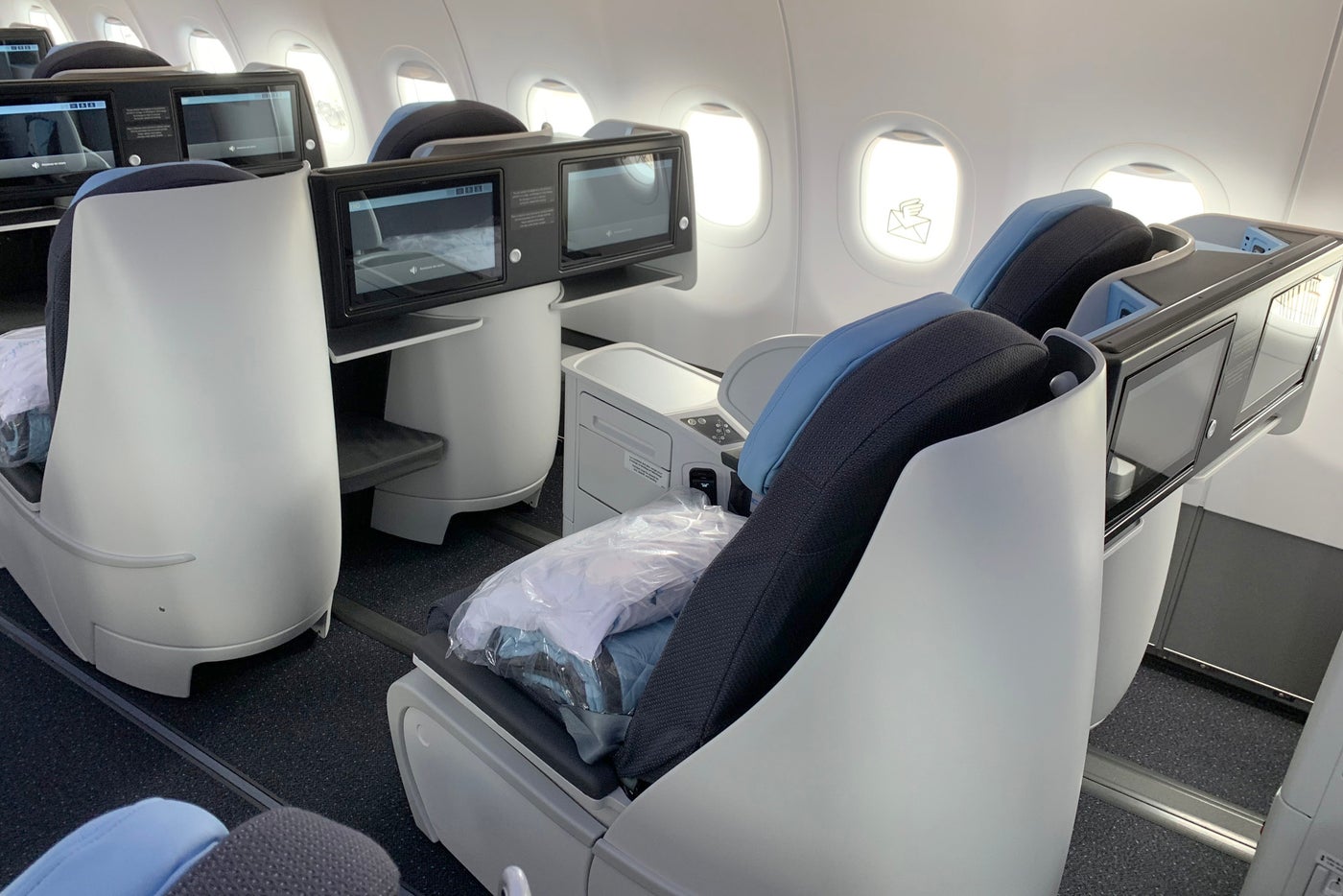 Review: La Compagnie's Airbus A321LR From Paris to Newark