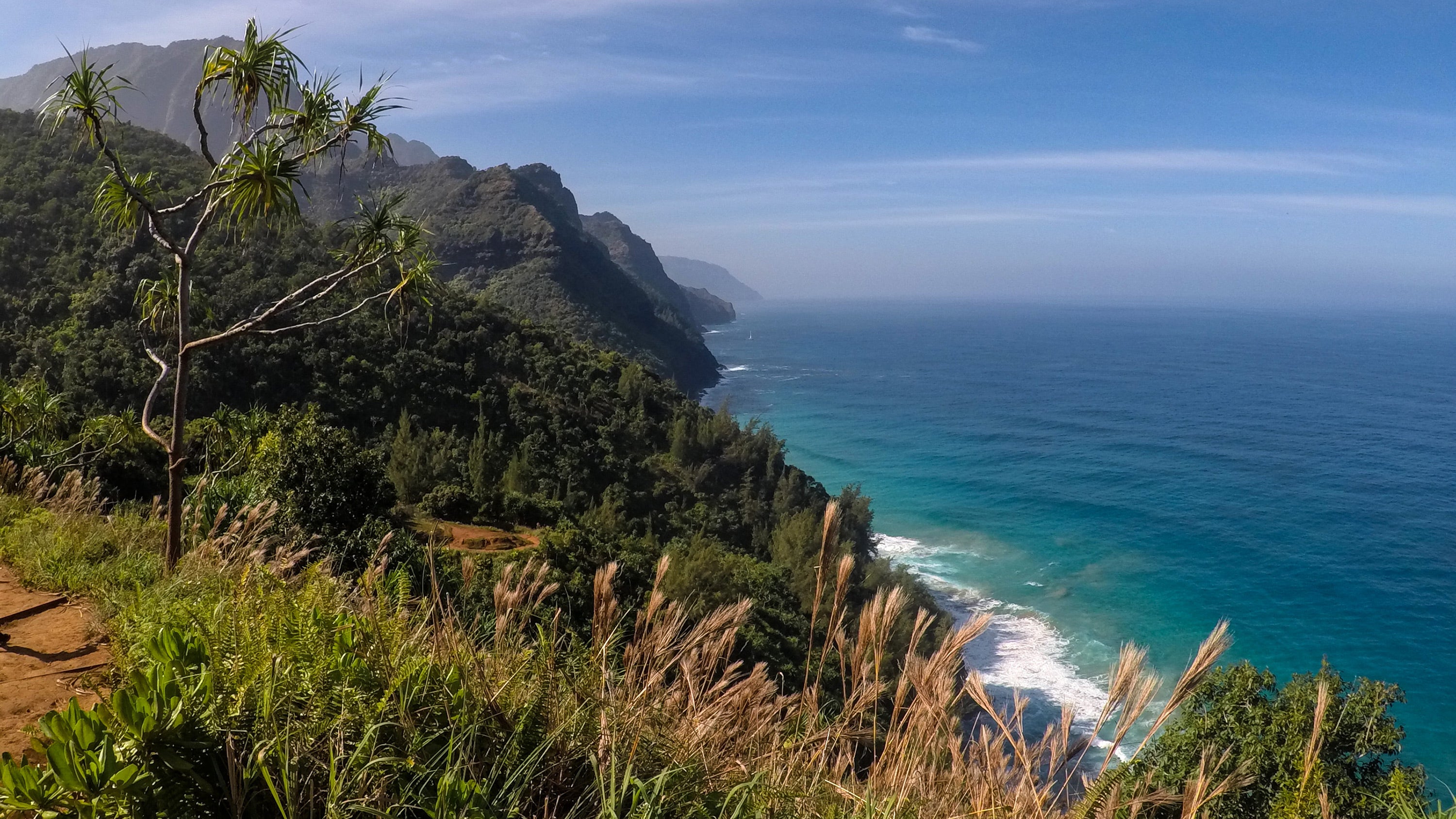 Kalalau-Trail-kauai-hawaii-vista-landscape-view-hike-hiking