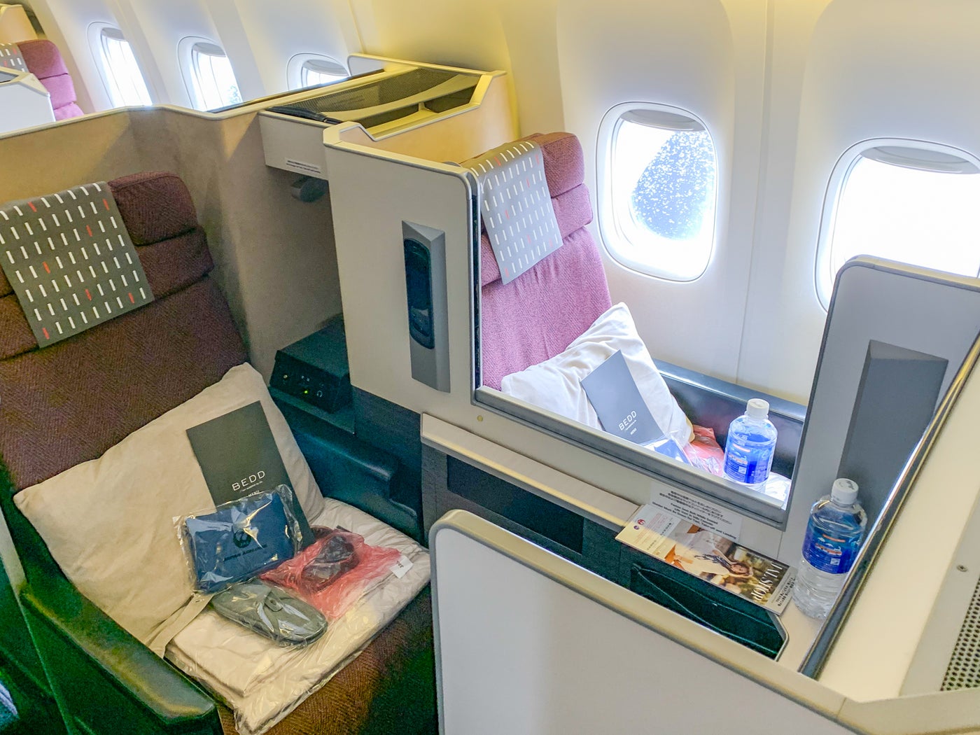 Review Japan Airlines 777300ER Business Class