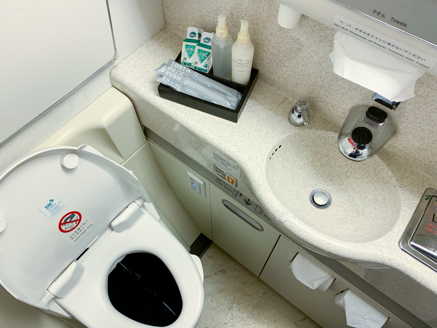 Review Japan Airlines 777300ER Business Class