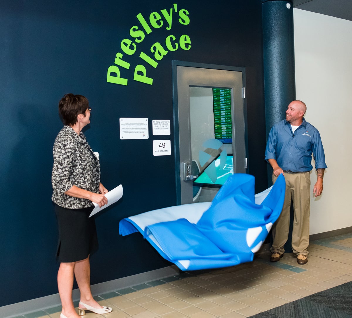 Pittsburgh Airport Opens 'Sensory Room' to Help Flyers With Autism(02)