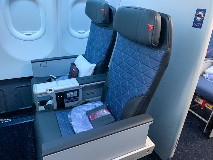 Delta Premium Select Review on the Brand-New A330-900neo - The Points Guy