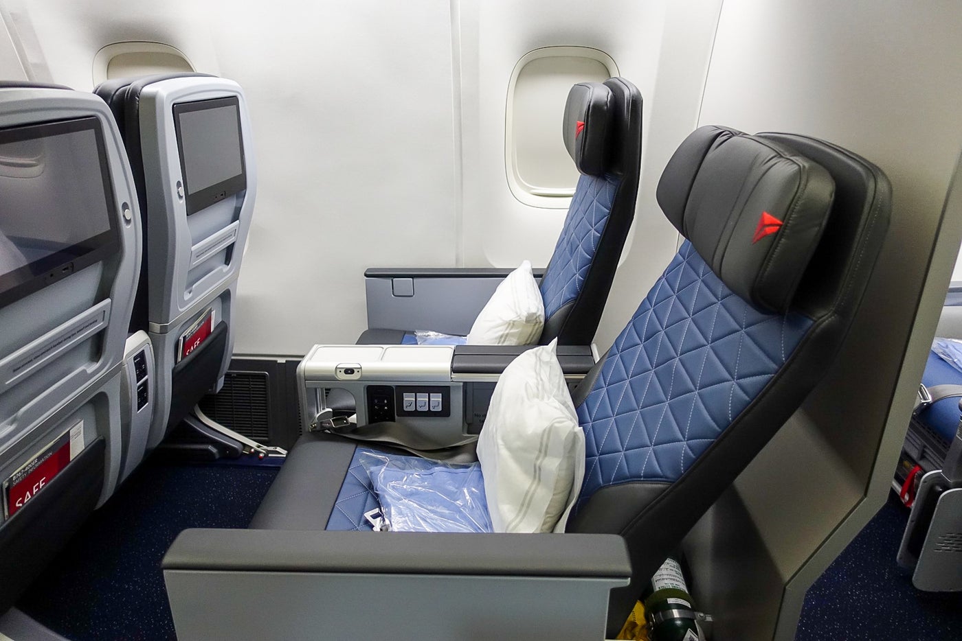 Aboard Delta's First Retrofitted 767-400ER With Brand-New Delta One Seats