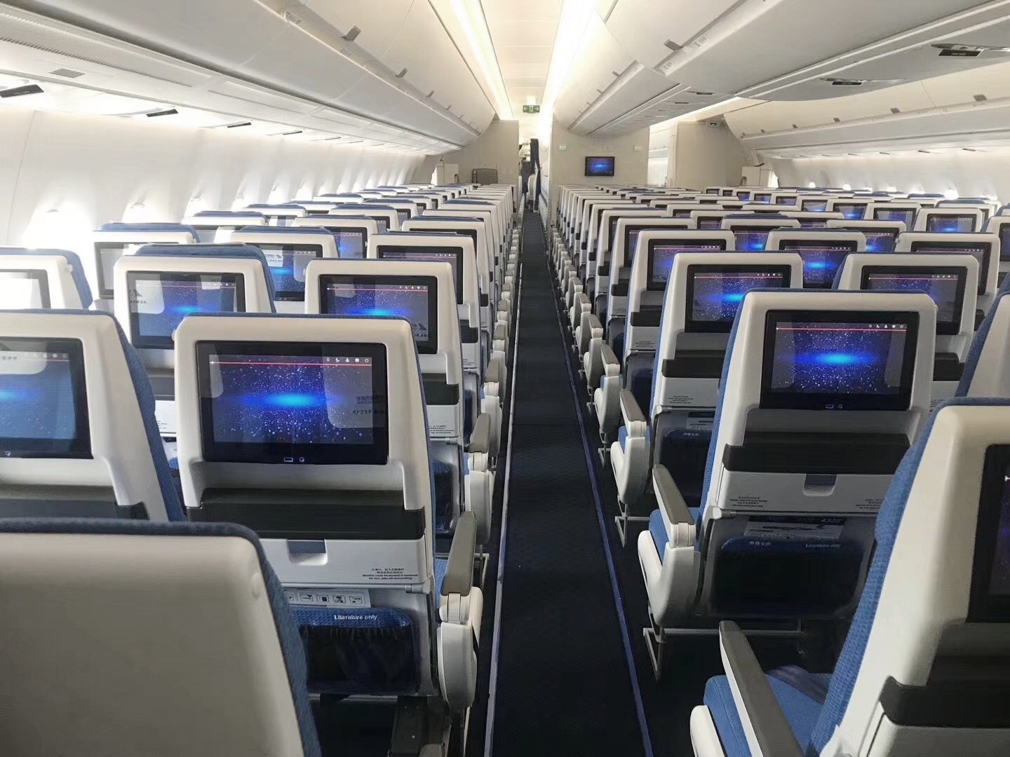 A Look Inside China Southern’s First Airbus A350-900 - The Points Guy