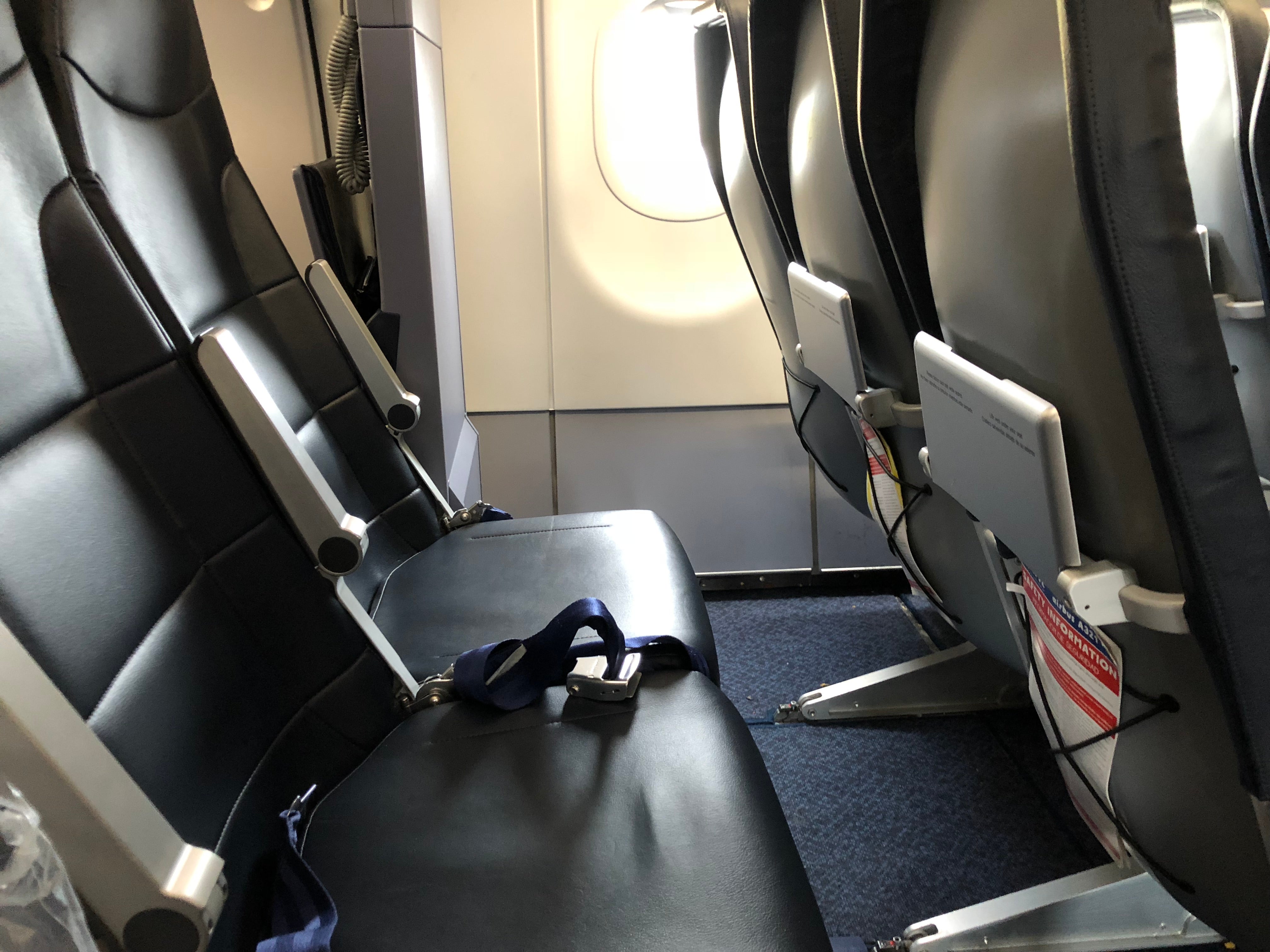 spirit airlines legroom