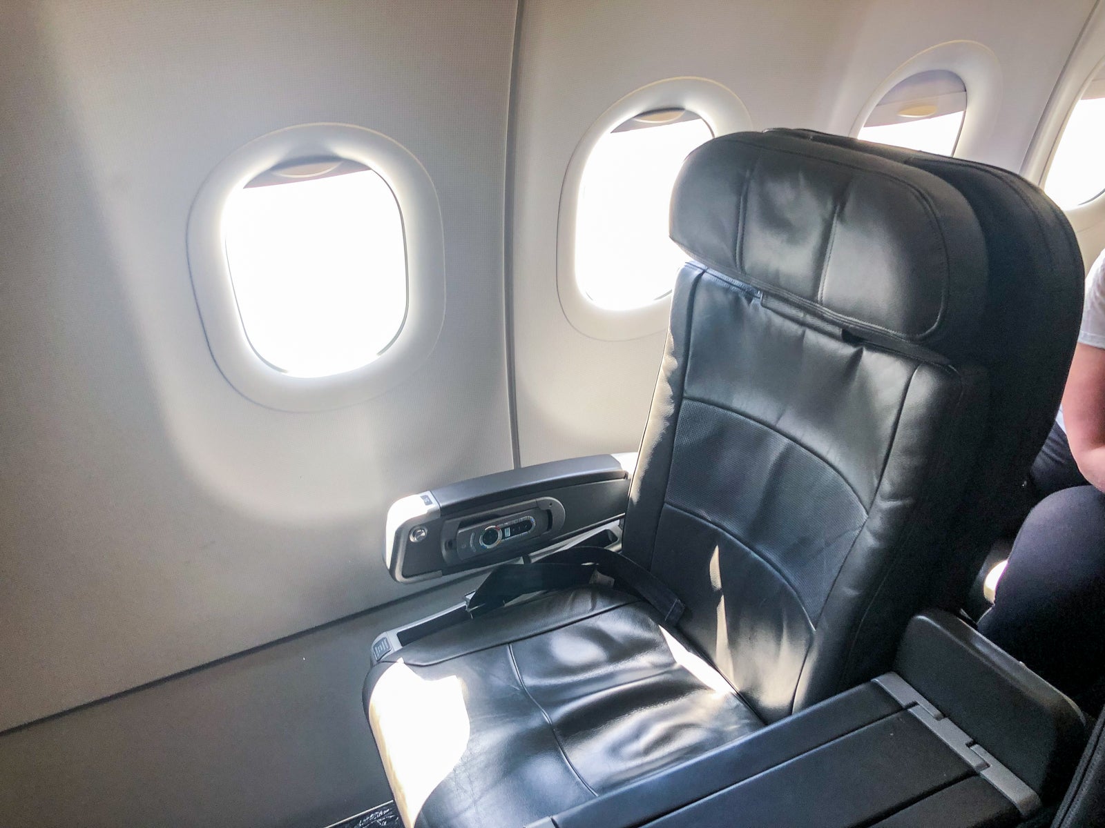 Review: American Airlines first class on the A321, ORD to MIA - Flipboard