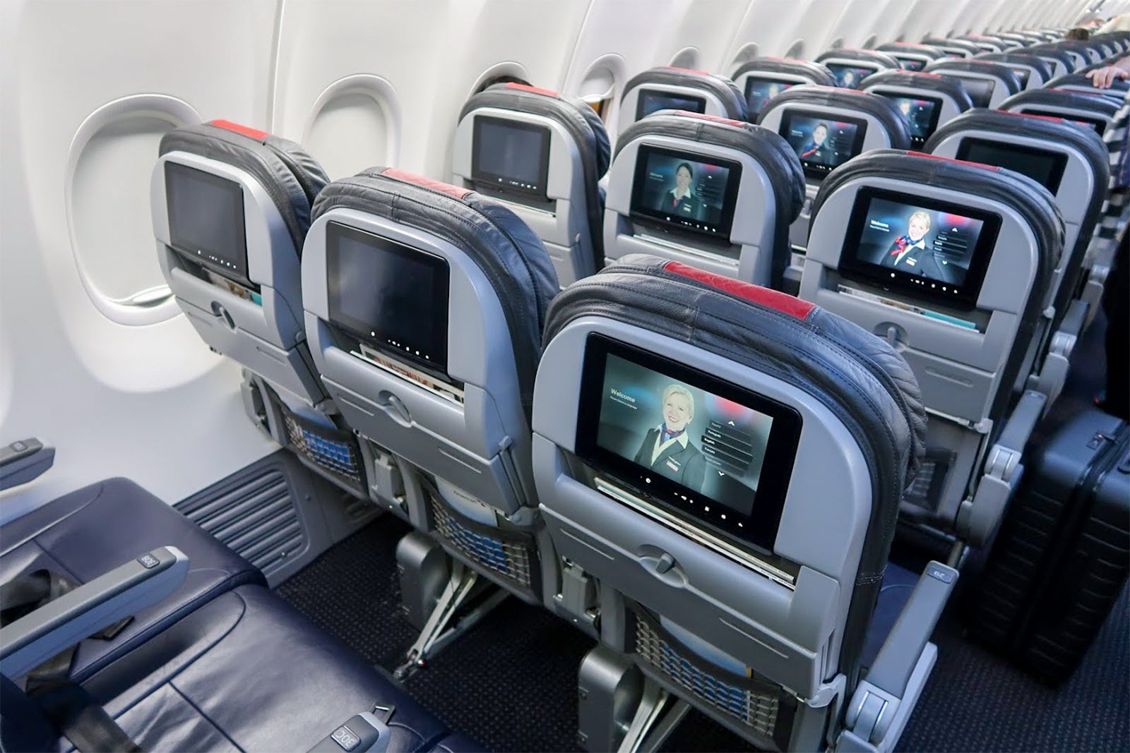 American Airlines Is About To Remove Its Last Boeing 737 Seat Back Video  Screen - View from the Wing