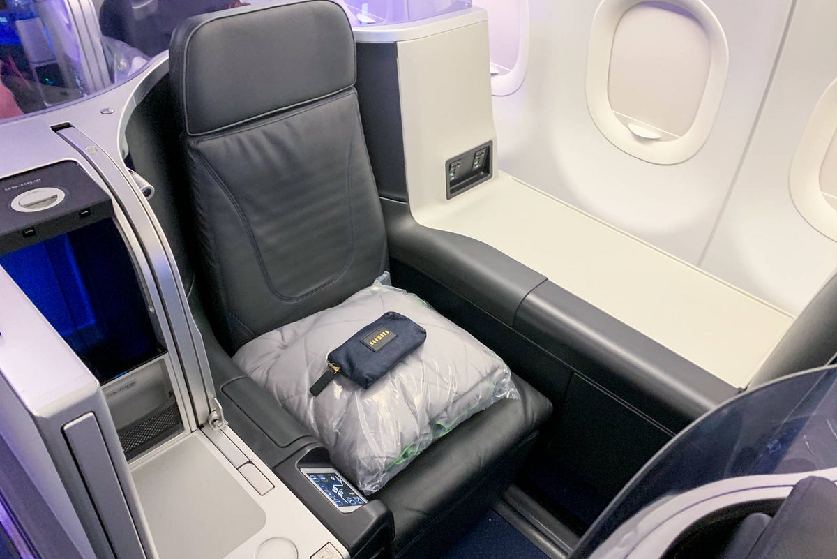 Here’s how American and JetBlue should team up to reward frequent