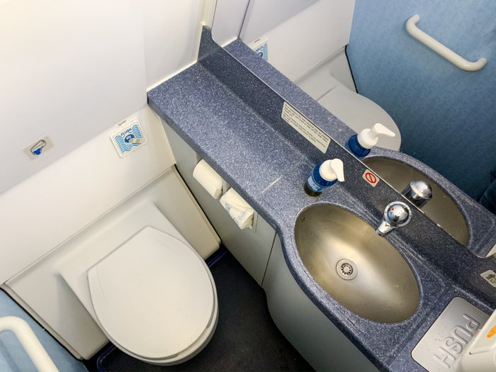 Review JetBlue Mint on the A321, JFK to SEA