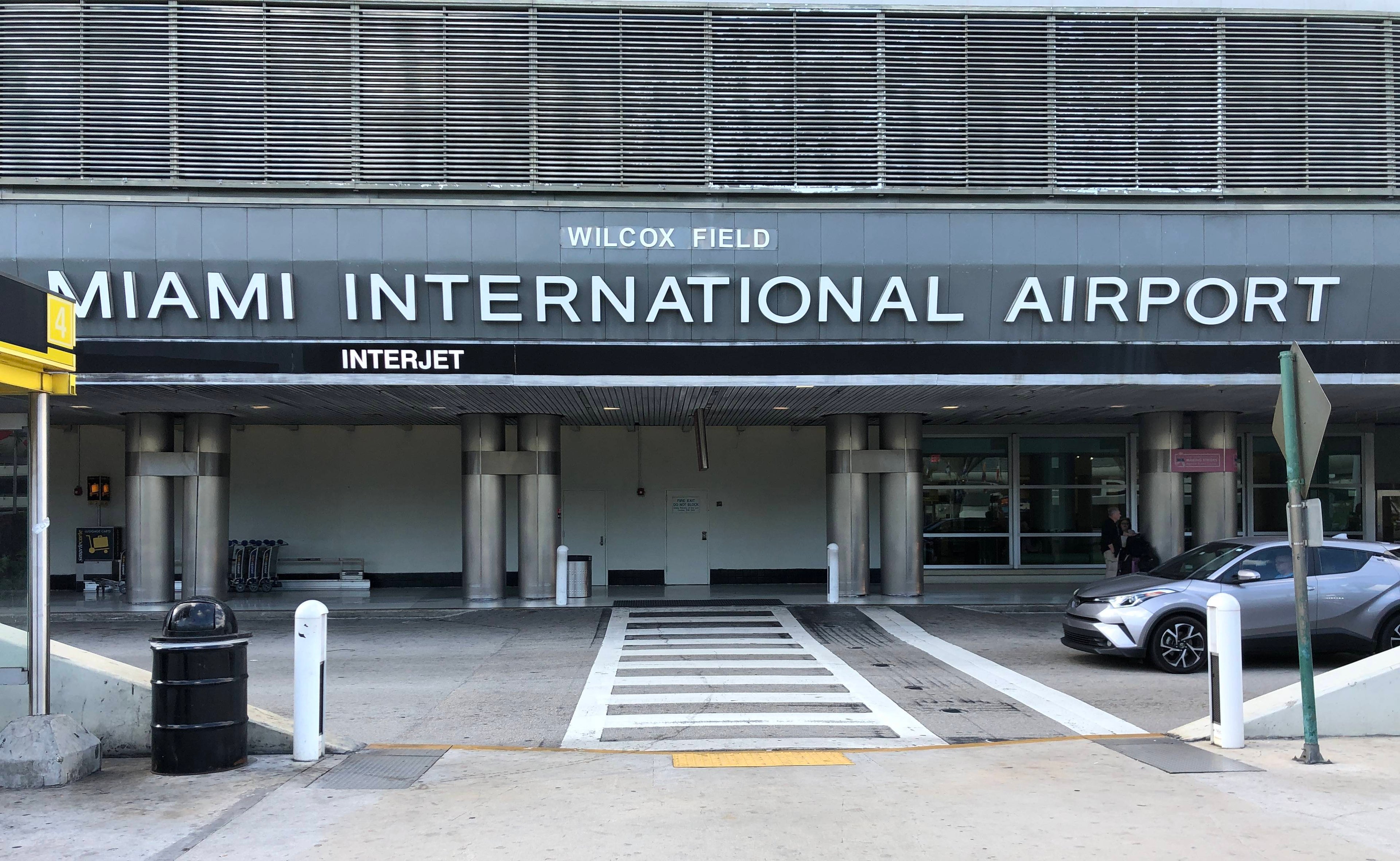 US-POLITICS-SHUTDOWN-AIRPORT-MIAMI