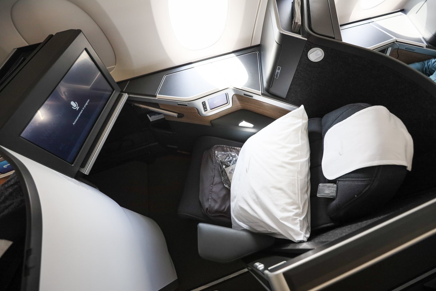 British Airways' first retrofitted 777 with Club Suite to reenter ...