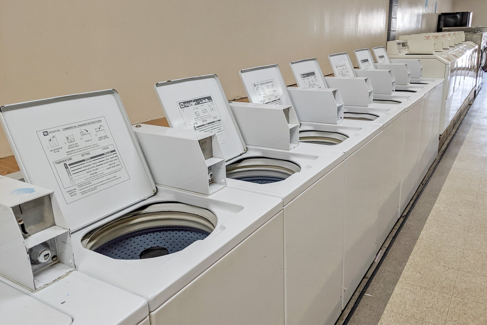 https://thepointsguy.global.ssl.fastly.net/us/originals/2019/09/travel-laundry-kgenter-09192019-laundromat-Bloomington-MN-2.jpg
