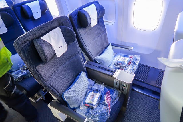 Review: BA World Traveller Plus on the refurbished 777 - The Points Guy