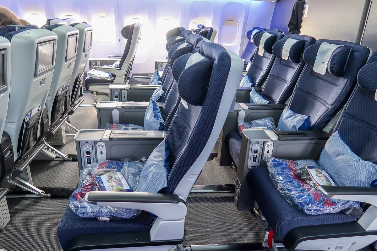 Why can't airlines figure out service in premium economy? - The Points Guy