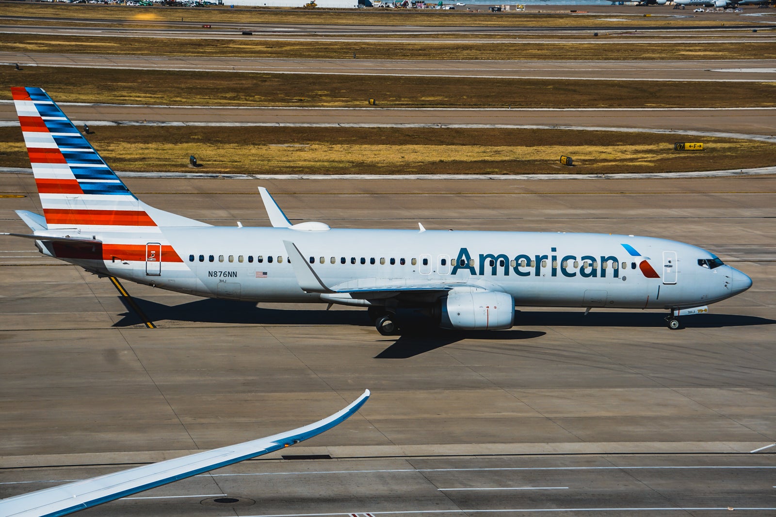 20191028_DFW Airport_American Airlines 737-800 at DFW_JTGenter