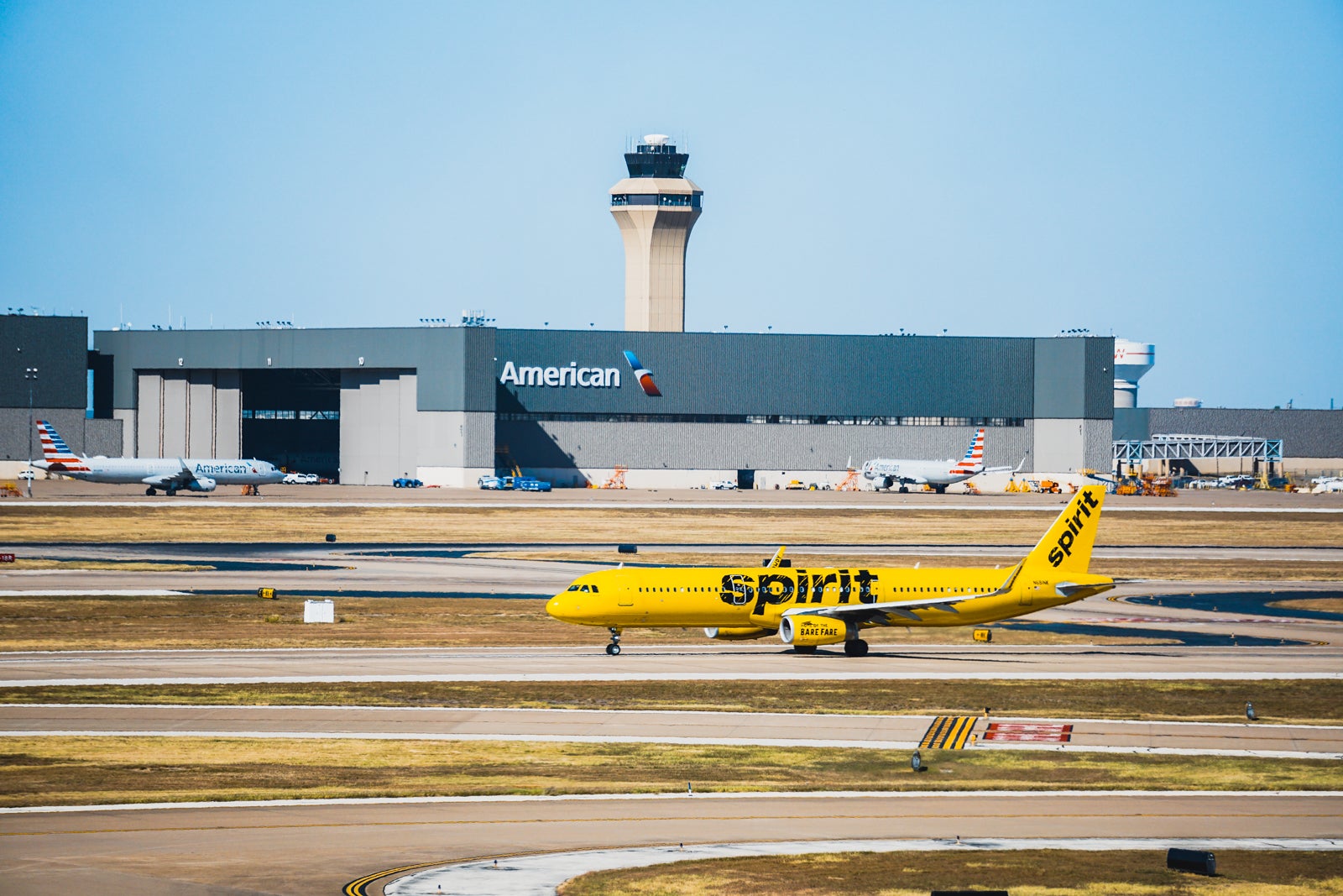 20191028_DFW Airport_Spirit aicraft on runway in DFW with American Airlines AA maintenance hangar in background_JTGenter