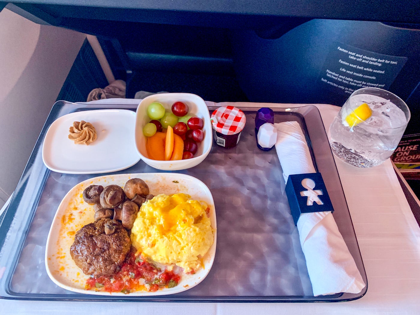 Flight review Delta One Suite on the 777, Los Angeles to Paris