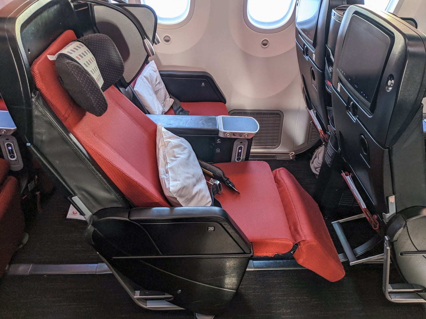 Flight Review Japan Airlines 787 9 Premium Economy The Points Guy