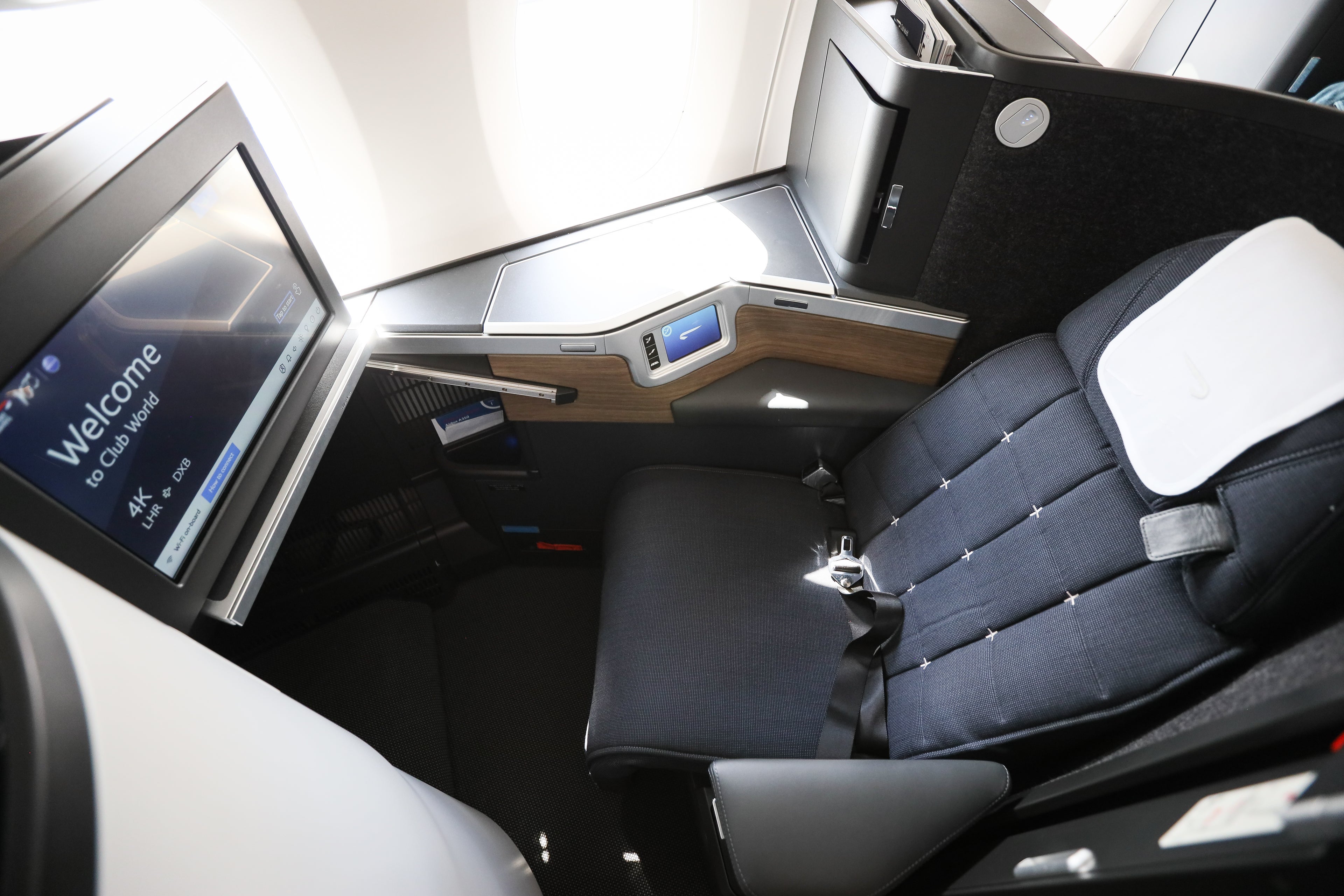 Nicky-Kelvin-British-Airways-BA-A350-Club-Suite-LHR-DXB-30-of-71 (1)