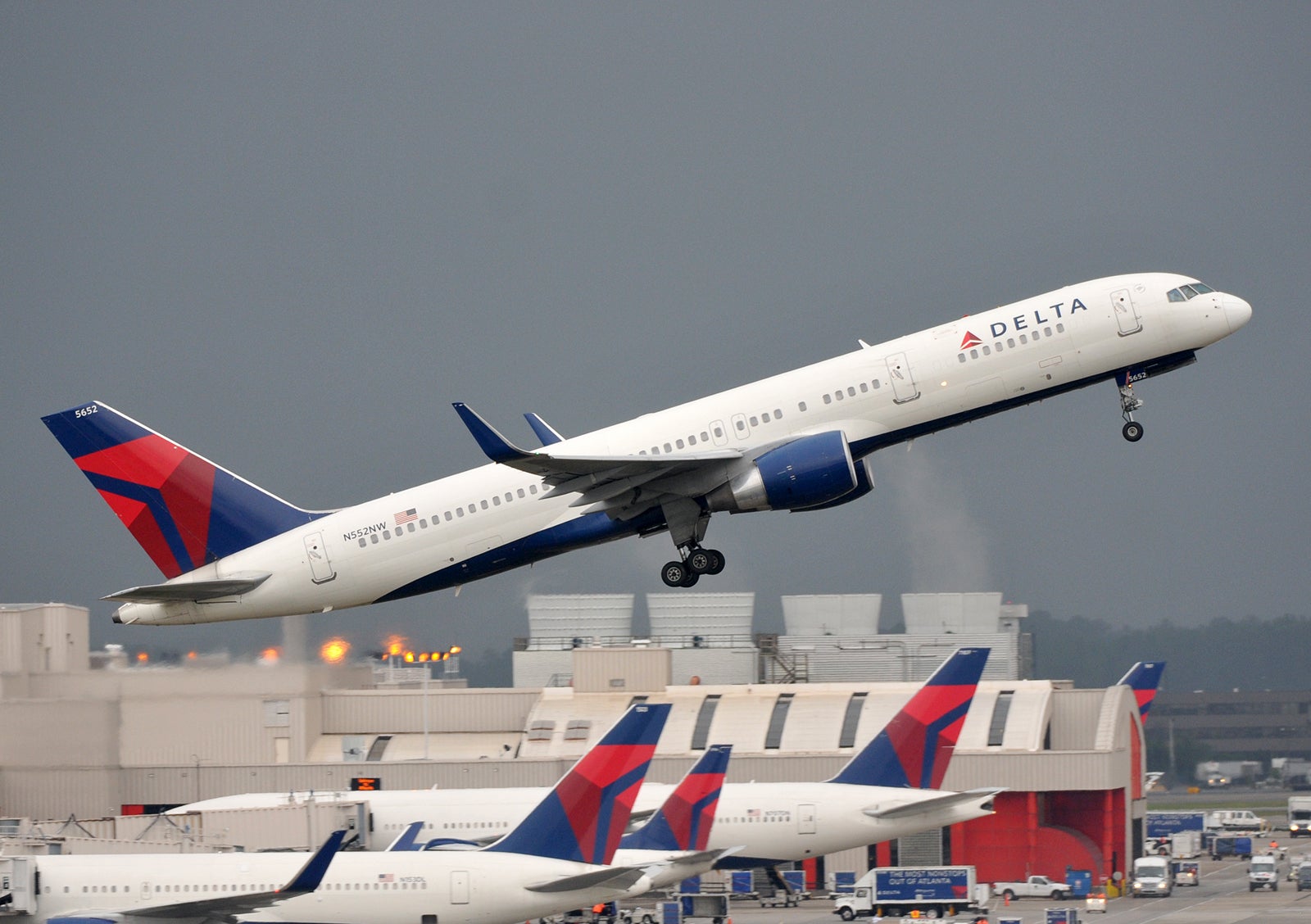 Delta 757-200 Atlanta takeoff