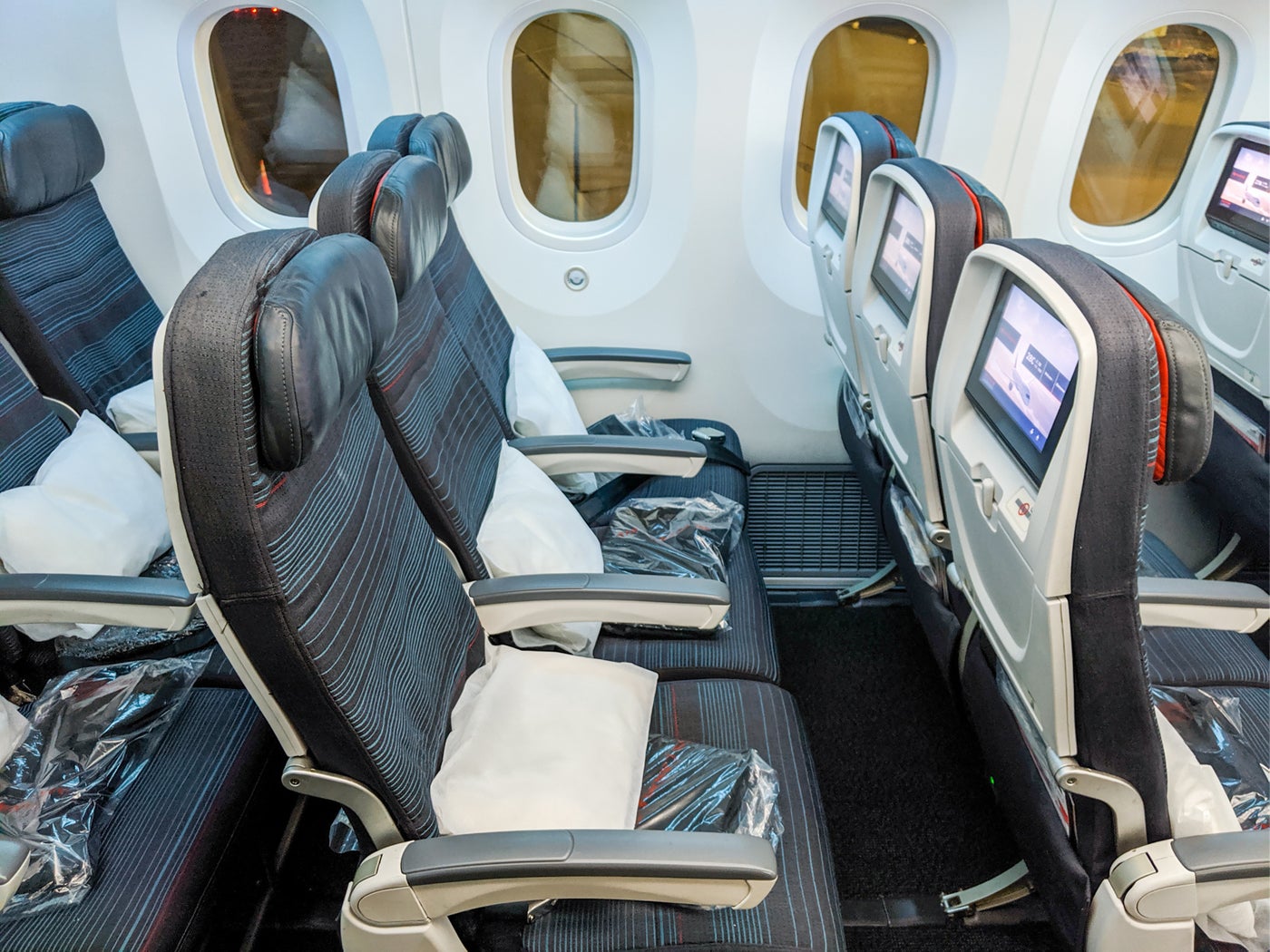 What it's like to fly Air Canada economy from Toronto to Dubai