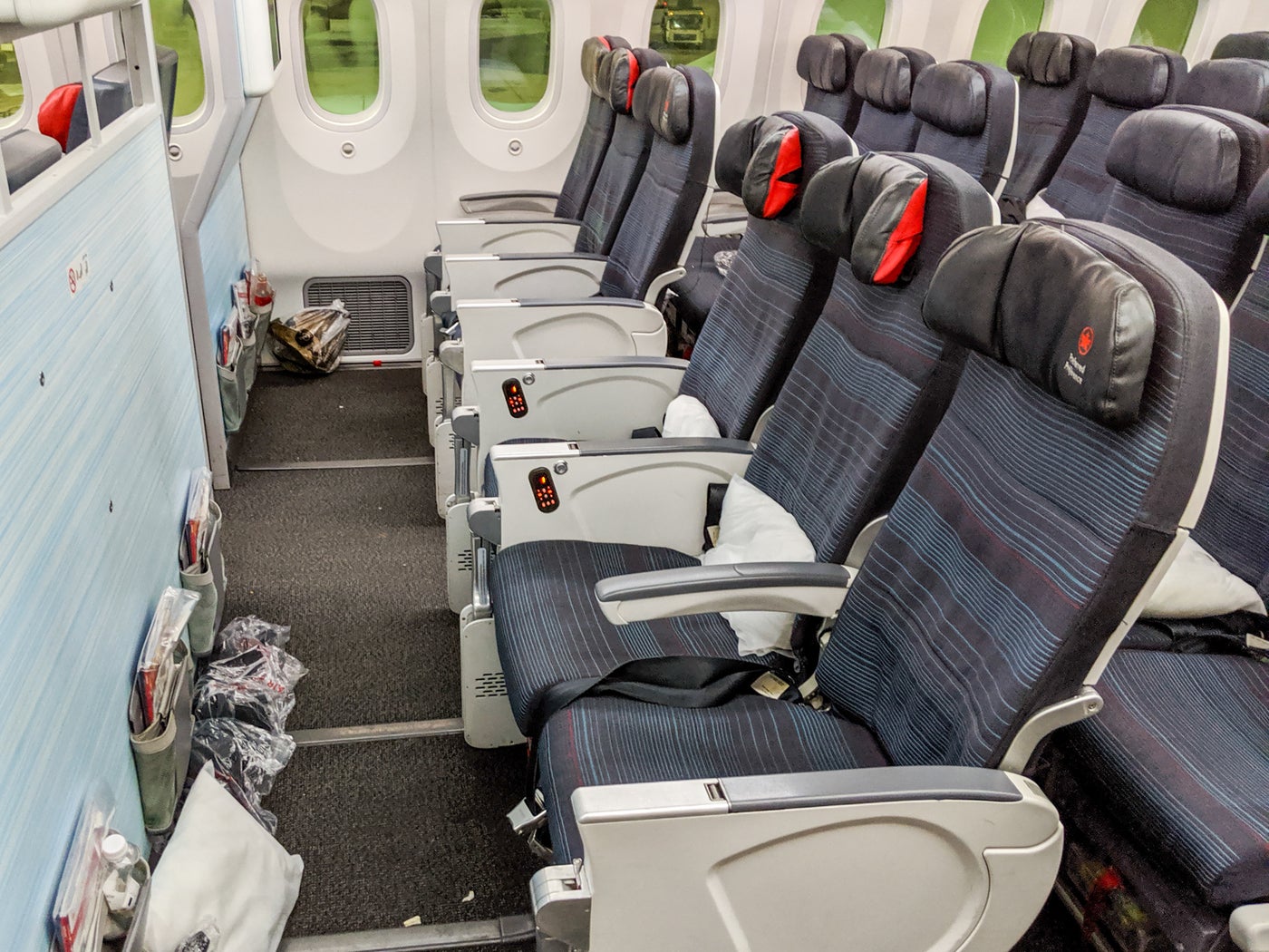 What Its Like To Fly Air Canada Economy From Toronto To Dubai 