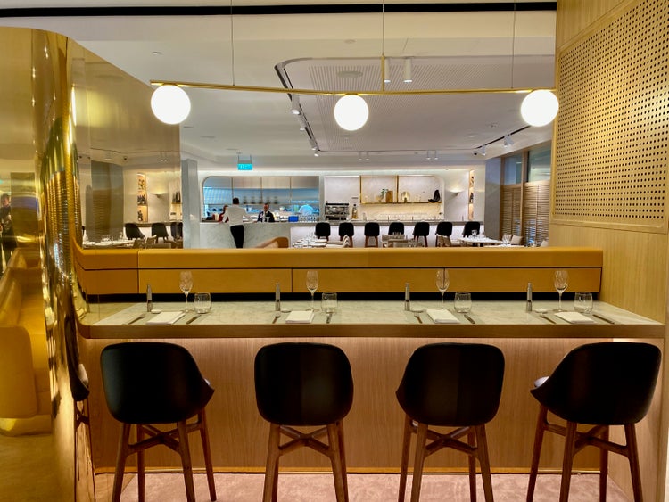 Topnotch oasis for Oneworld elites A review of Qantas' brandnew