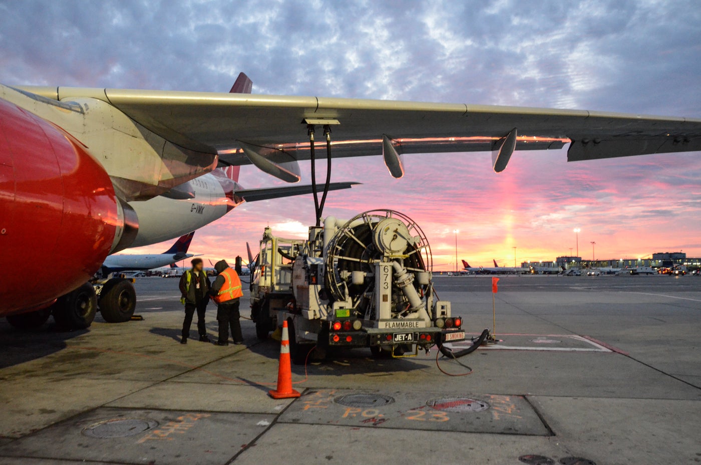 How aircraft get refueled: A look behind the scenes - The Points Guy