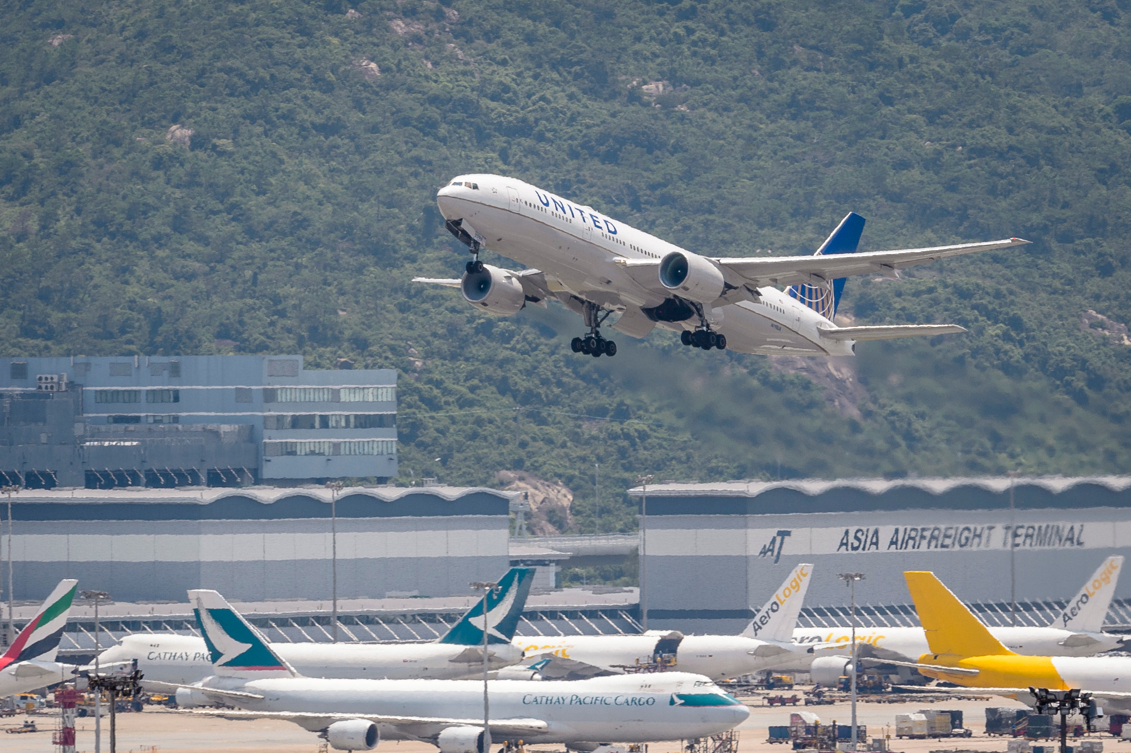 Hong Kong International Airport Features