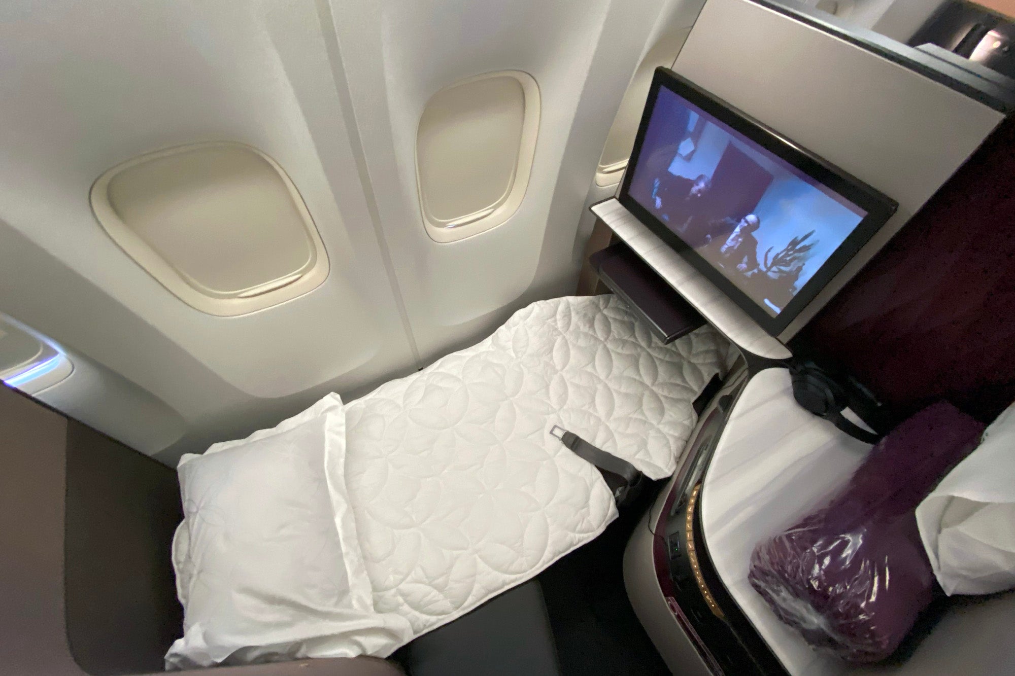 Qatar 777-300ER 77W Qsuite Review ZH