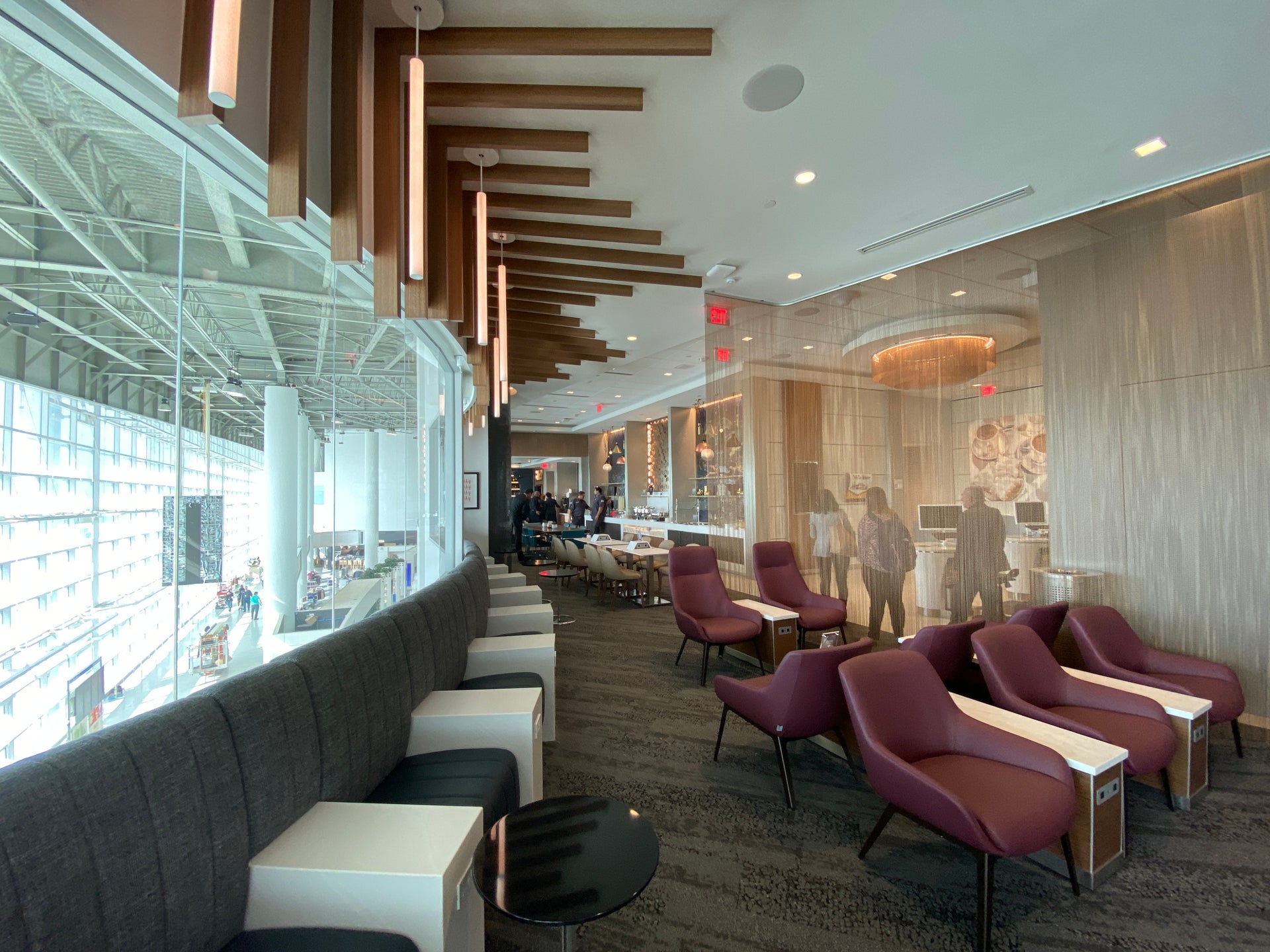 can active duty military use delta sky club