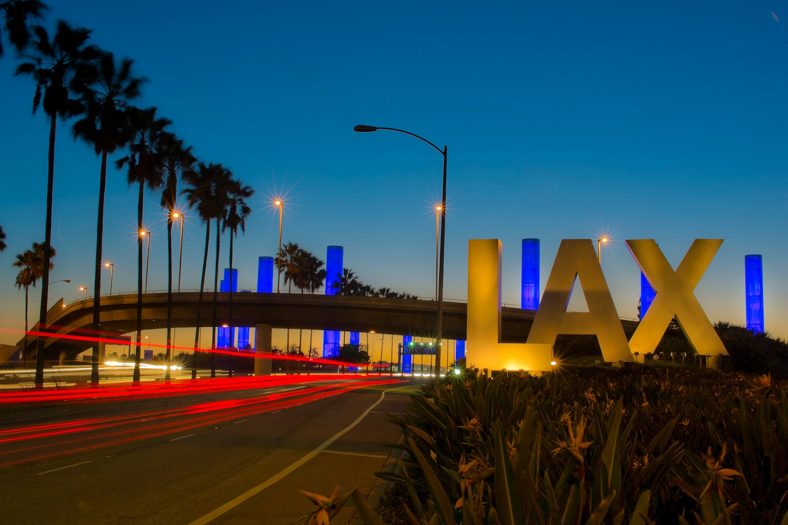 lax to